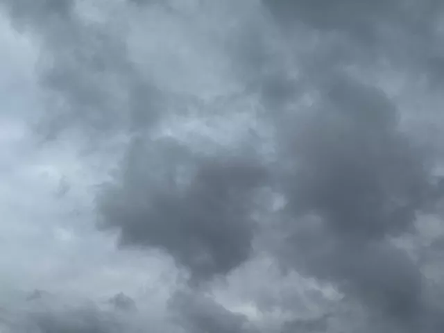 Звуки от взрывов испугали жителей ЗЖМ в Ростове вечером 16 ноября Звуки от взрывов испугали жителей ЗЖМ в Ростове вечером 16 ноября - Privet-Rostov.ru - Главные новости Ростова и Ростовской области, 18.11.2025