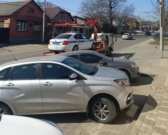 Машина ДПС столкнулась с эвакуатором в центре Ростова-на-Дону - Privet-Rostov.ru -  Главные новости Ростова и Ростовской области, 13.03.2026