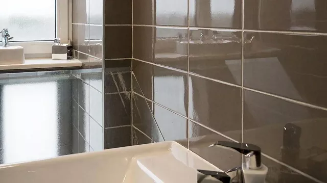 Эксперт Орехов предупредил об опасности глянцевой плитки в ванной - Privet-Rostov.ru -  Главные новости Ростова и Ростовской области, 23.03.2026