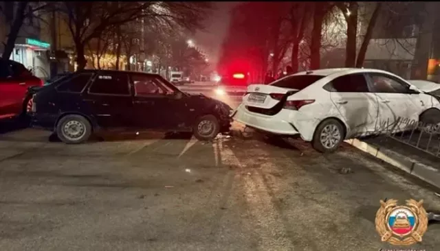 В Ростове 15-летний подросток на Hyundai Solaris спровоцировал ночное ДТП - Privet-Rostov.ru -  Главные новости Ростова и Ростовской области, 28.03.2026
