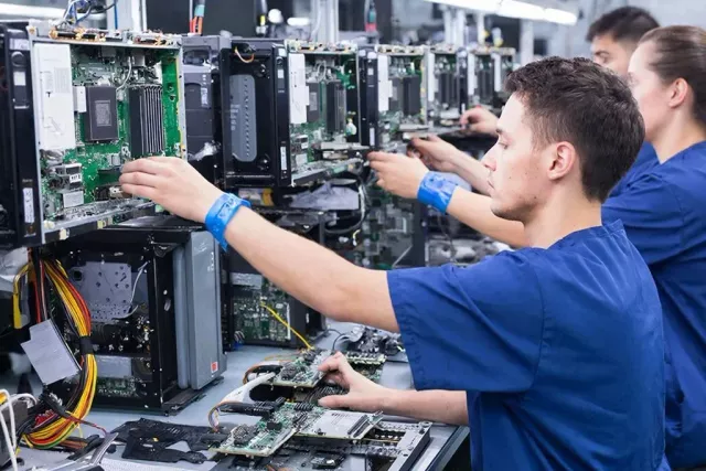 Ростовское отделение Сбербанка профинансирует выпуск компьютеров в кооперации со странами ЕАЭС - Privet-Rostov.ru -  Главные новости Ростова и Ростовской области, 30.03.2026