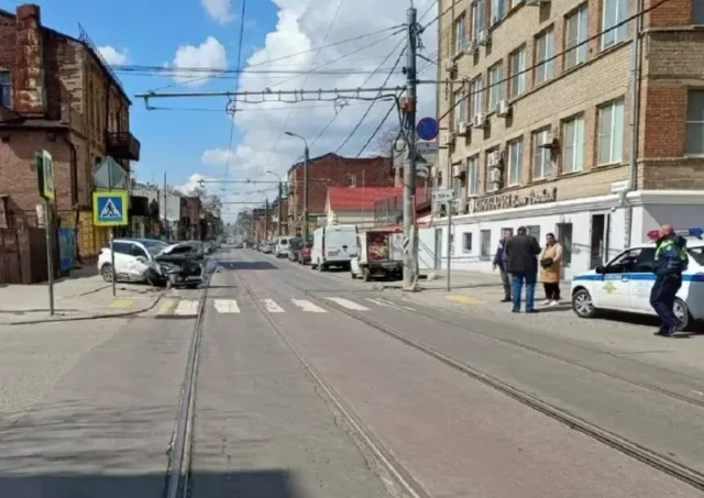 В Ростове в ДТП в центре пострадали четырехлетний ребенок с мужчиной - Privet-Rostov.ru -  Главные новости Ростова и Ростовской области, 13.04.2026