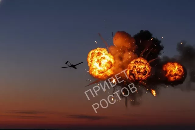 Ночная атака БПЛА в Ростовской области повредила дома и железную дорогу - Privet-Rostov.ru -  Главные новости Ростова и Ростовской области, 21.04.2026