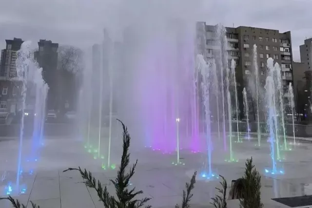 Новый светомузыкальный фонтан запустили в Ростове у Дворца спорта - Privet-Rostov.ru -  Главные новости Ростова и Ростовской области, 02.05.2026