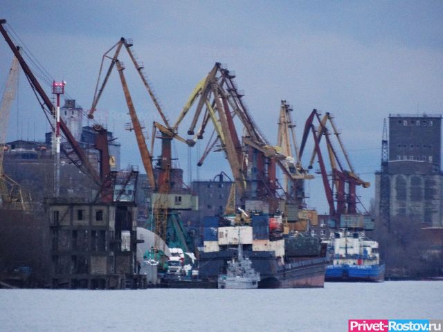 Ростовский порт оказался в суде после загрязнения Дона во время погрузочных работ Ростовский порт оказался в суде после загрязнения Дона во время погрузочных работ - Privet-Rostov.ru - Главные новости Ростова и Ростовской области, 14.08.2026