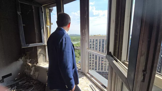 Слюсарь осмотрел поврежденные после атаки дома в Каменске-Шахтинском - Privet-Rostov.ru -  Главные новости Ростова и Ростовской области, 16.08.2026