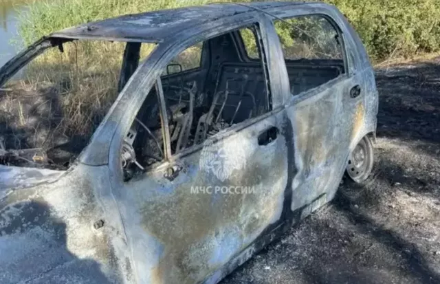 Во время рыбалки в Ростовской области легковушка сгорела дотла - Privet-Rostov.ru -  Главные новости Ростова и Ростовской области, 23.08.2026