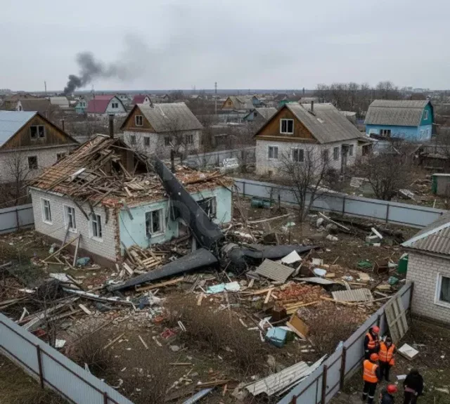Слюсарь: в Каменске-Шахтинском после атаки БПЛА повреждены 33 частных дома - Privet-Rostov.ru -  Главные новости Ростова и Ростовской области, 24.08.2026