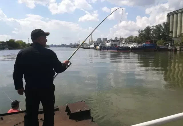 В Ростовской области погиб рыбак, поплыв за снастью в водоеме - Privet-Rostov.ru -  Главные новости Ростова и Ростовской области, 25.08.2026