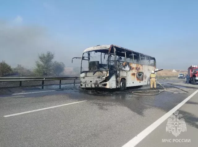 В Мясниковском районе после ДТП загорелись три автомобиля В Мясниковском районе после ДТП загорелись три автомобиля - Privet-Rostov.ru - Главные новости Ростова и Ростовской области, 29.08.2026