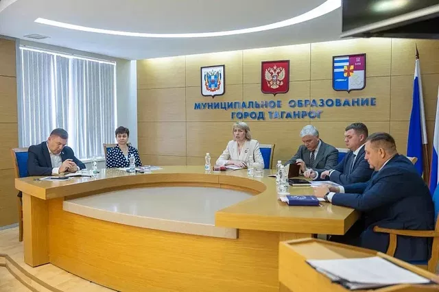 В Таганроге устраняют последствия атаки: повреждены 16 зданий и 5 квартир - Privet-Rostov.ru -  Главные новости Ростова и Ростовской области, 14.09.2026