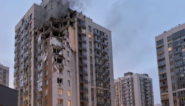В Ростове из поврежденных при атаке БПЛА многоэтажек людей эвакуировали - Privet-Rostov.ru -  Главные новости Ростова и Ростовской области, 10.10.2026