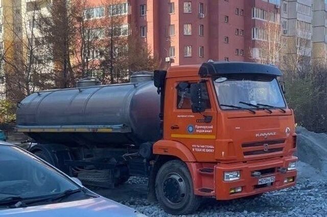 Жители нескольких домов в Снеговой Пади уже второй день остаются без холодной воды Жители нескольких домов в Снеговой Пади уже второй день остаются без холодной воды - PrimaMedia.ru | Новости Приморского края, 07.11.2025