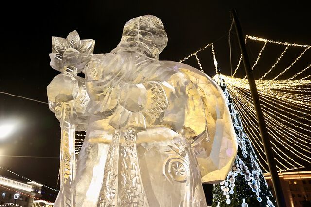 Ледовые сокровища в центре города: в Челябинске открыли праздничный городок - Челябинск Сегодня, 27.12.2024