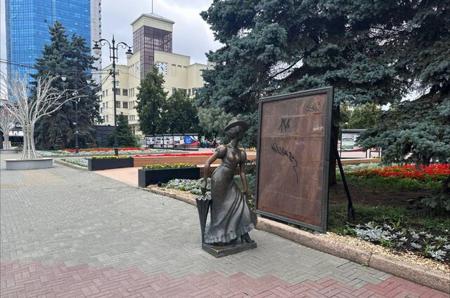 В Челябинске нашли парня, разбившего зеркало у скульптуры на Кировке - Челябинск Сегодня, 01.07.2025