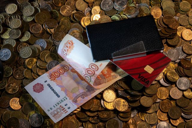 Полицейские задержали курьера, забравшего 3 млн рублей у 76-летней челябинки - Челябинск Сегодня, 27.08.2025