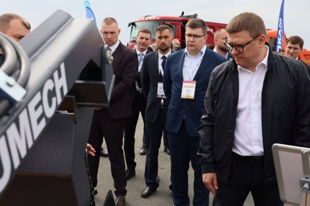 Алексей Текслер ознакомился с техникой будущего на выставке под Челябинском - Челябинск Сегодня, 03.09.2025