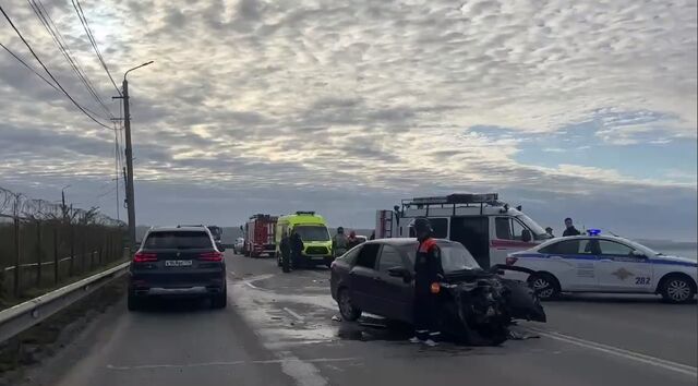 Восемь человек пострадали в массовом ДТП на плотине в Челябинске - Челябинск Сегодня, 15.09.2025