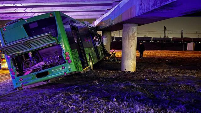 В Челябинске семь человек пострадали в аварии с автобусом маршрута №123 - Челябинск Сегодня, 15.11.2025