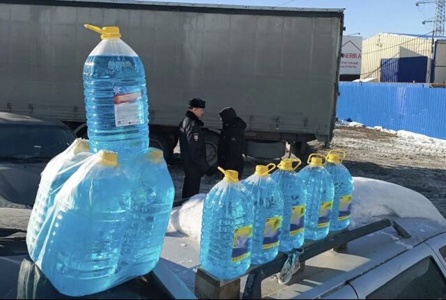 Полиция проверила продавцов «незамерзайки» в Челябинске - Челябинск Сегодня, 22.02.2026