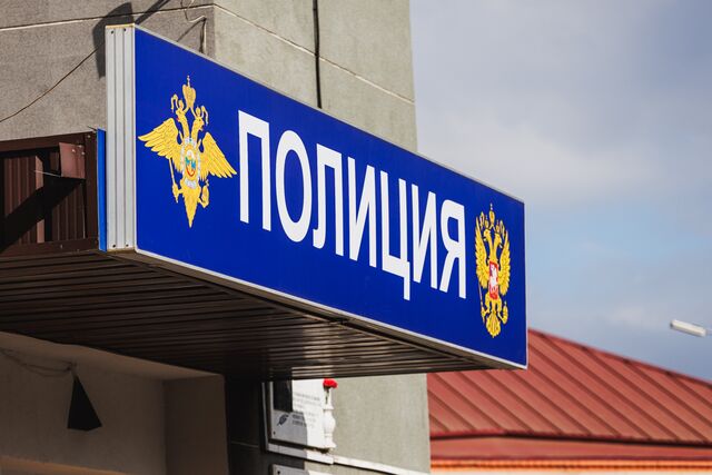 В Коркино полиция вернула женщине украденный из магазина телефон В Коркино полиция вернула женщине украденный из магазина телефон - Челябинск Сегодня, 09.03.2026