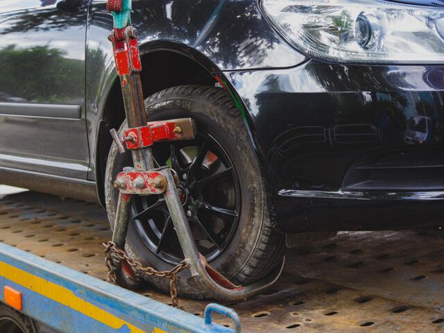 В Копейске судебные приставы забрали четыре автомобиля с придомовых парковок - Челябинск Сегодня, 20.03.2026