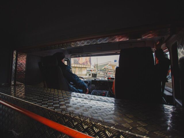 Жильцы девятиэтажки на Чичерина сами эвакуировались при пожаре - Челябинск Сегодня, 07.04.2026