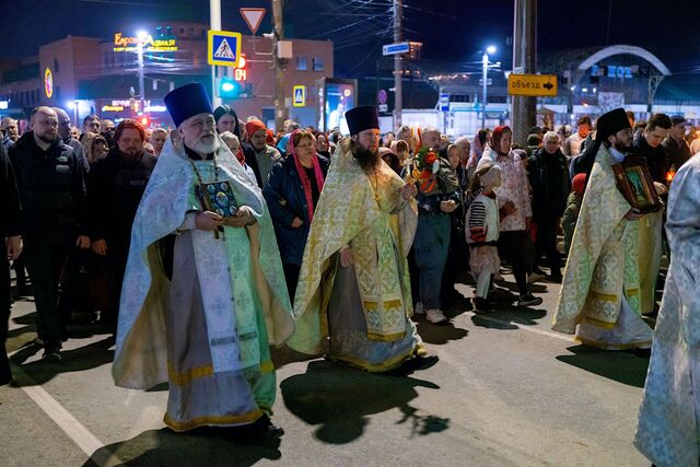 Светлое настроение вопреки непогоде: дождь не испортил челябинцам праздник Пасхи - Челябинск Сегодня, 12.04.2026