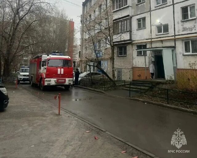 В Челябинске спасли выбравшуюся из окна пятиэтажки маленькую девочку - Челябинск Сегодня, 12.04.2026