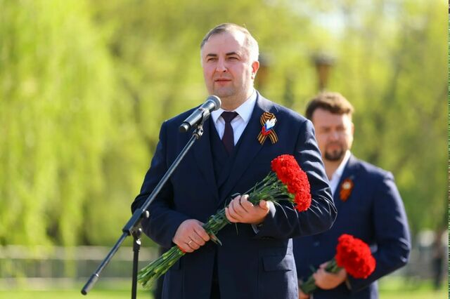 Спикер ЗСО Олег Гербер лично поздравил с Днем Победы жителей Миасса и Златоуста - Челябинск Сегодня, 09.05.2026