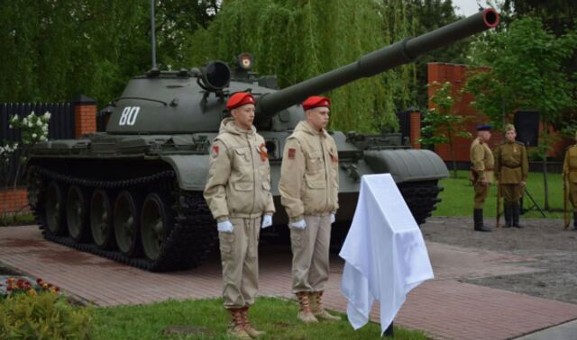 На Аллее Героев под Воронежем установили танк Т-62 - Новости Воронежа, 08.05.2025