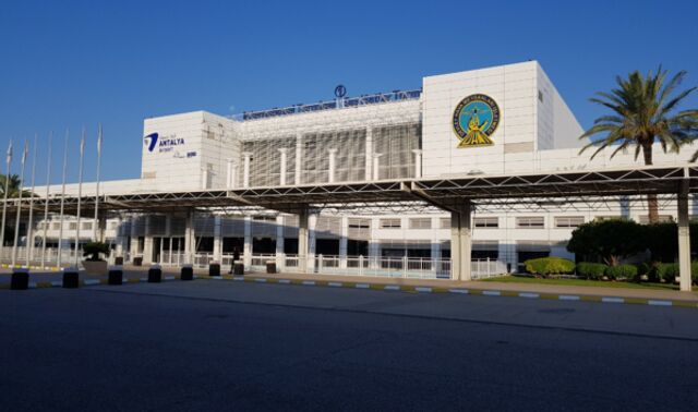 Тысячи туристов застряли из-за отмены рейсов из Москвы и Петербурга в Турцию. Что делать? - Новости Воронежа, 08.05.2025