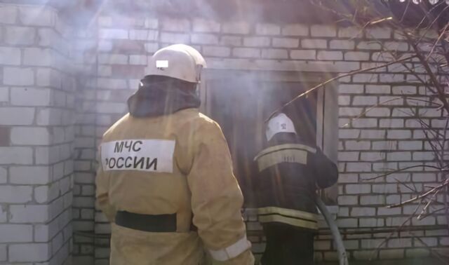 В Калаче сгорел Geely Monjaro: при пожаре в доме пострадал человек - Новости Воронежа, 09.05.2025