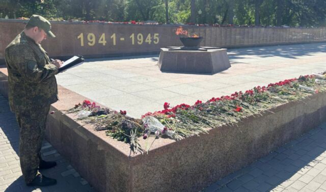 Задержан мужчина, поджёгший цветы в Вечном огне на мемориале в Воронеже Задержан мужчина, поджёгший цветы в Вечном огне на мемориале в Воронеже - Новости Воронежа, 16.05.2025