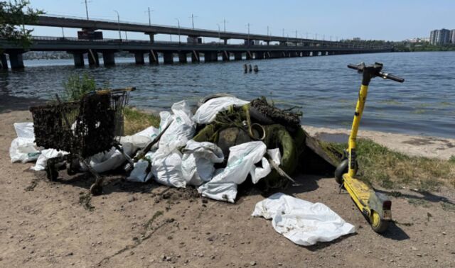 Со дна Воронежского водохранилища достали тонну мусора — нашли электросамокат и тележку - Новости Воронежа, 10.06.2025