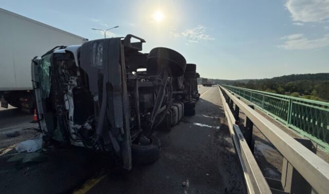 Водитель грузовика пострадал в аварии на трассе М4 в Воронежской области - Новости Воронежа, 14.07.2025
