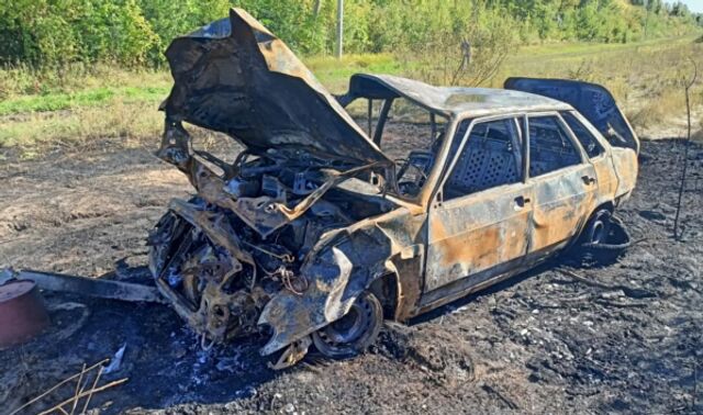 Под Воронежем ВАЗ-2115 загорелся в кювете: водитель погиб, двое пассажиров в больнице - Новости Воронежа, 29.08.2025