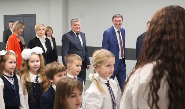 В Воронеже Сергей Петрин открыл обновлённую 45-ю школу и поздравил учеников В Воронеже Сергей Петрин открыл обновлённую 45-ю школу и поздравил учеников - Новости Воронежа, 05.11.2025