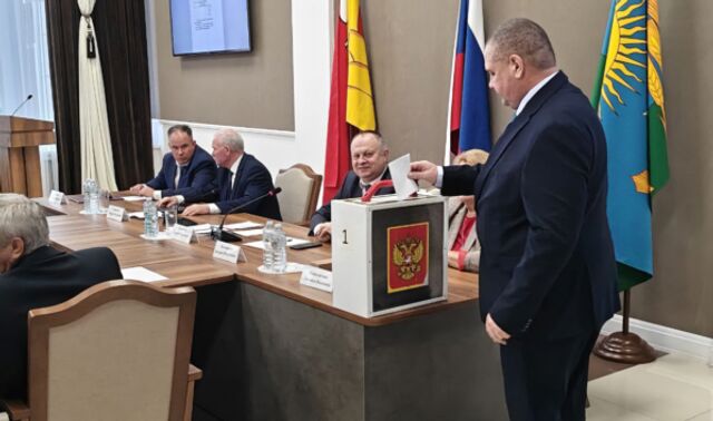 Михаила Гордиенко переизбрали главой Воробьевского района Михаила Гордиенко переизбрали главой Воробьевского района - Новости Воронежа, 06.11.2025