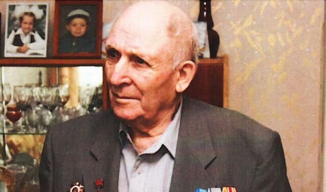 Мэр Воронежа Сергей Петрин поздравил ветерана Дмитрия Рягузова с 98-летием Мэр Воронежа Сергей Петрин поздравил ветерана Дмитрия Рягузова с 98-летием - Новости Воронежа, 07.11.2025