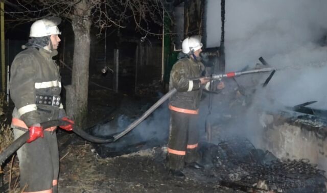 В Богучарском районе при пожаре в жилом доме погибли два человека - Новости Воронежа, 08.11.2025