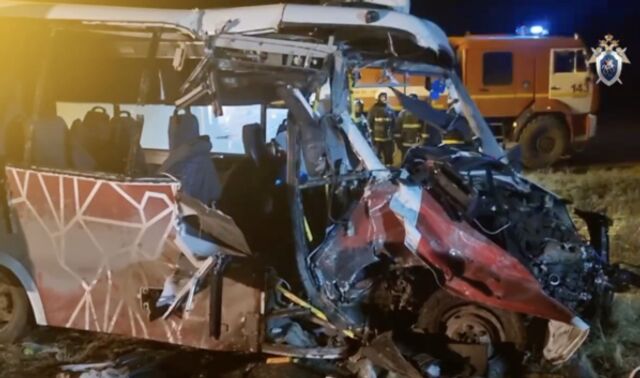 Микроавтобус «Соболь» на встречной врезался в фуру: 7 человек погибли и полтора десятка пострадали Микроавтобус «Соболь» на встречной врезался в фуру: 7 человек погибли и полтора десятка пострадали - Новости Воронежа, 14.11.2025