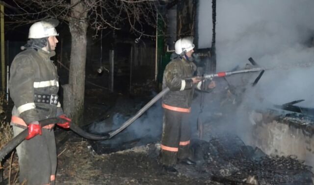 Пожар в Ступино уничтожил дачный дом и повредил строящийся коттедж Пожар в Ступино уничтожил дачный дом и повредил строящийся коттедж - Новости Воронежа, 15.11.2025