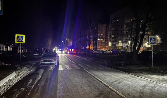 Под Воронежем полиция устанавливает личность умершего в скорой после аварии пешехода - Новости Воронежа, 17.11.2025