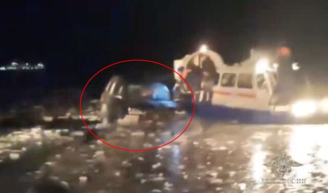 В 5 км от берега Байкала женщина с подростком едва не погибли, провалившись на авто под лед - Новости Воронежа, 21.02.2026