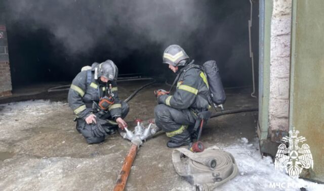 Автобус сгорел в ангаре перевозчика на улице Серафимовича в Воронеже - Новости Воронежа, 26.02.2026