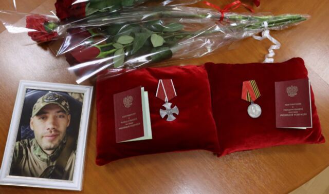 Орден Мужества и медаль Жукова посмертно за службу в зоне СВО передали семье воронежского офицера Орден Мужества и медаль Жукова посмертно за службу в зоне СВО передали семье воронежского офицера - Новости Воронежа, 04.03.2026