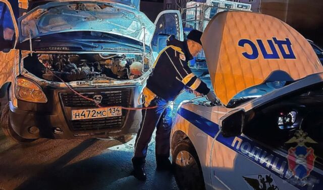 Автоинспекторы выручили водителя заглохшей «Газели» в Новой Усмани - Новости Воронежа, 27.03.2026