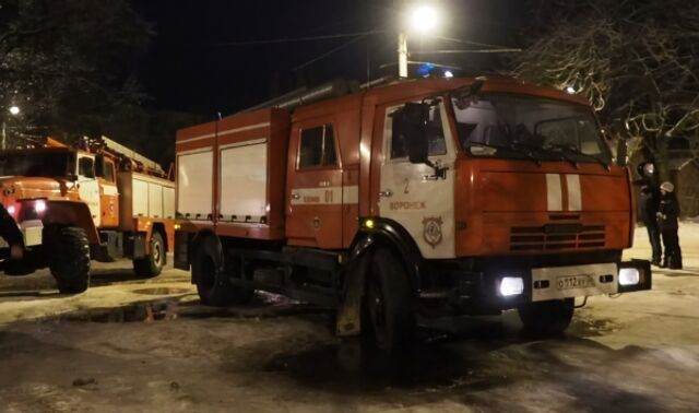 Огонь повредил четыре автомобиля на улице Кривошеина в Воронеже - Новости Воронежа, 05.04.2026