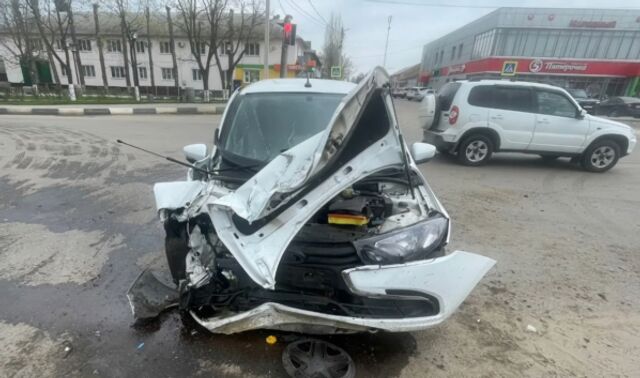 Под Воронежем столкнулись «Опель» и «Лада»: пострадали четыре человека, включая ребёнка - Новости Воронежа, 17.04.2026